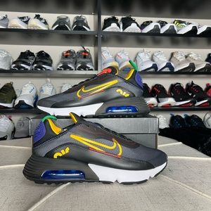 Nike air max 2090, dark gray ,Chile red, university gold.